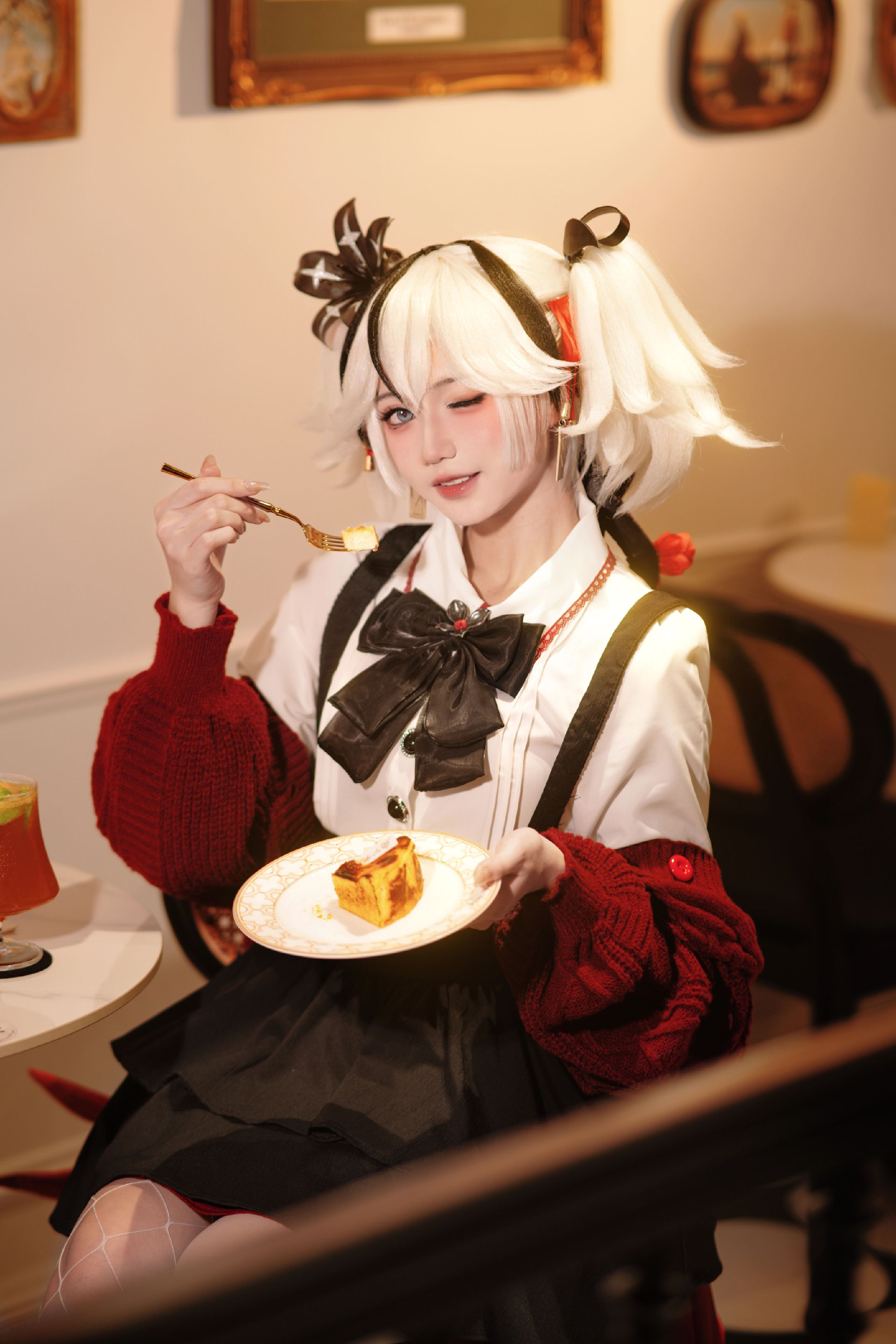 dy@柒染爱喝奶茶 邪恶草莓🍓小蛋糕 椿の冬日邀约 cos 鸣潮 椿 冬日邀约  第1张
