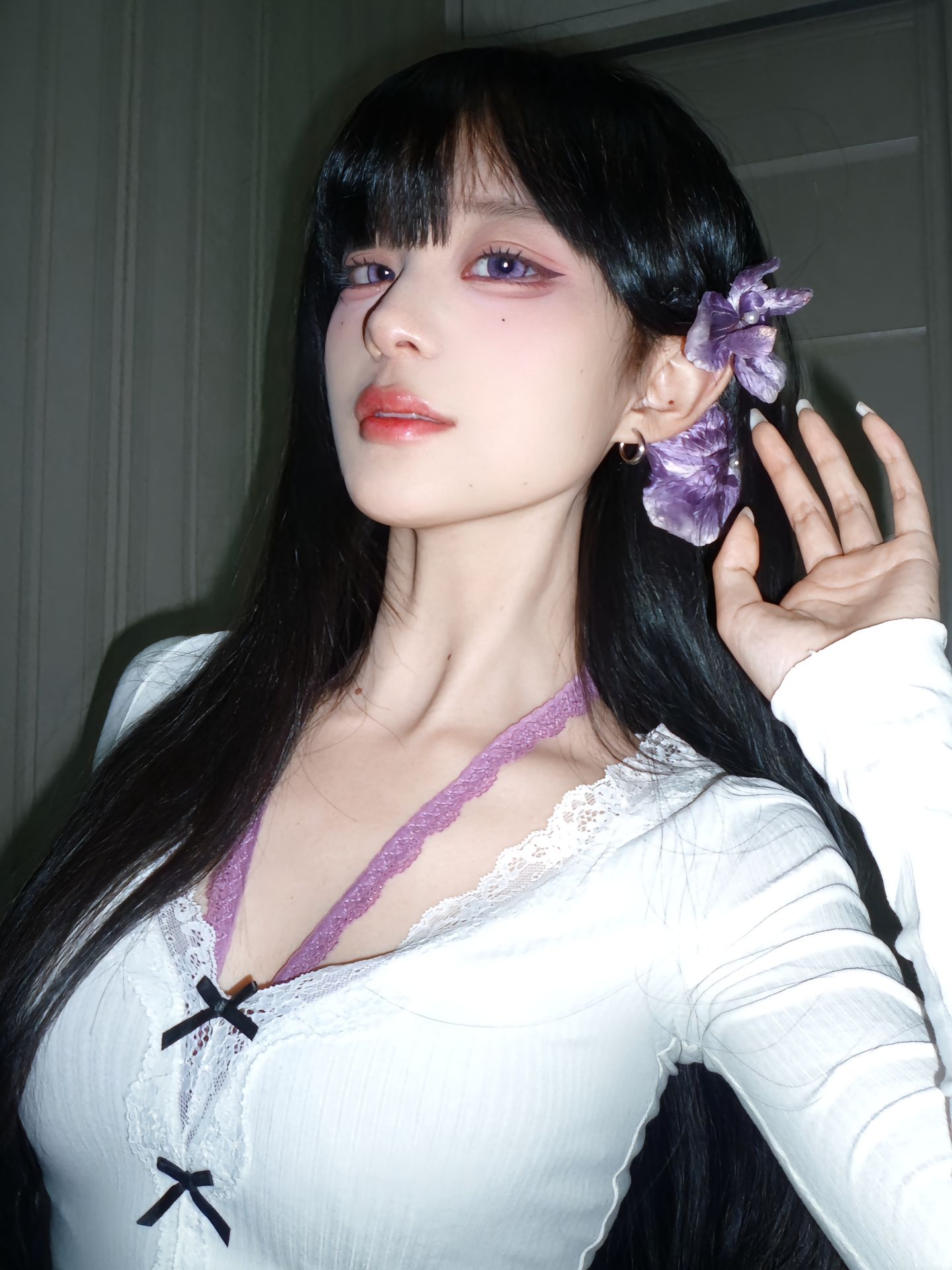 dy@一颗李建勋 主人级别的 清冷感 黑长直 金牛座 紫色系 分享妆容  第1张