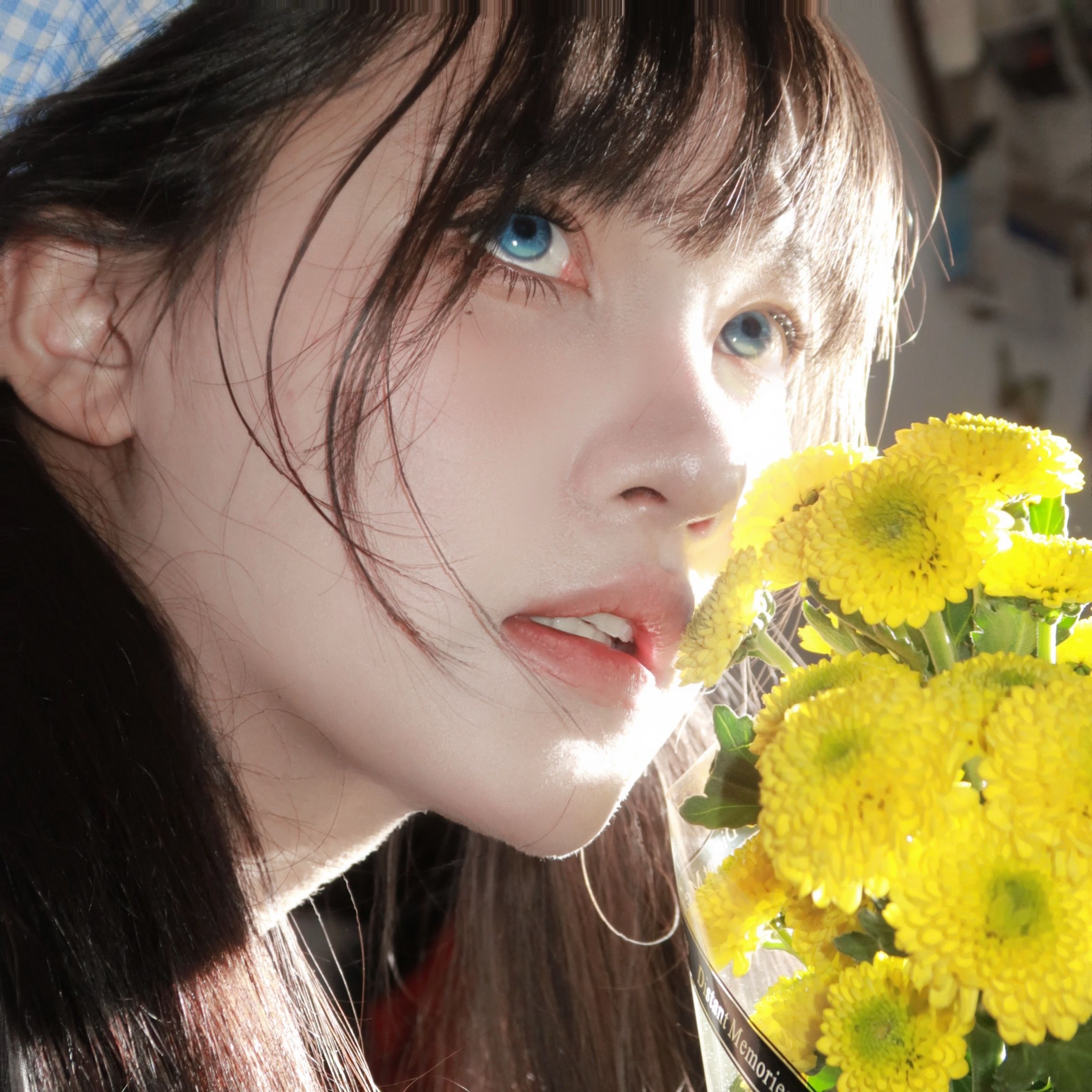 dy@奶盖哦 向春天。#怼脸拍 #拉近镜头 #氛围感 #侧颜  第1张