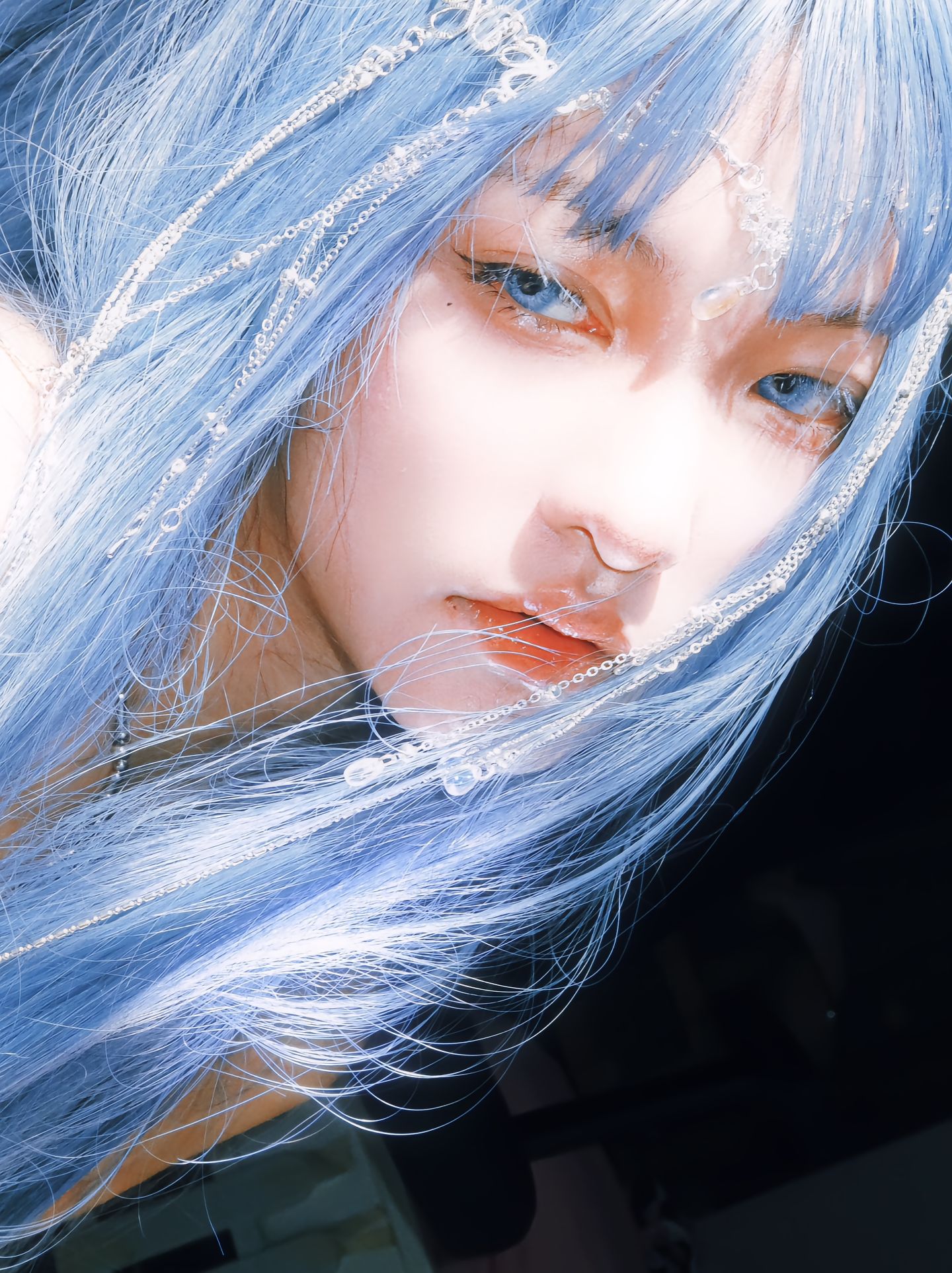 dy@奶盖哦 蓝色大海的传说。#分享照片#怼脸拍#蓝发#歌曲超负荷记  第2张